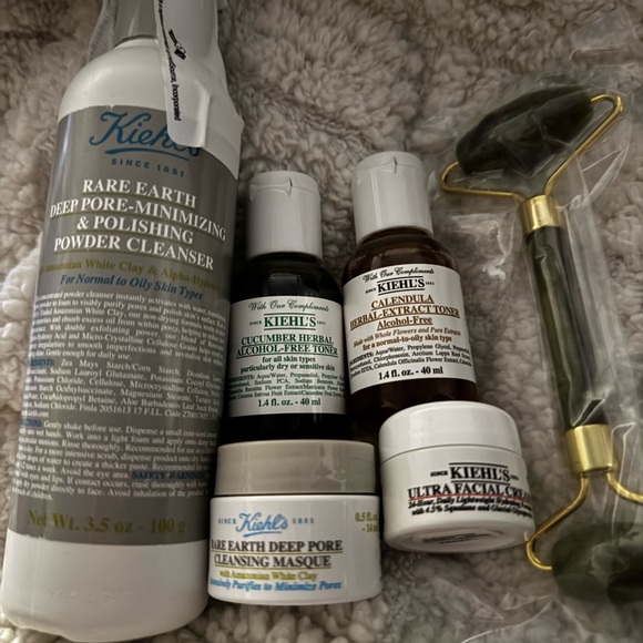 Kiehl's Other - Kiehl's Skincare Set with Green Roller